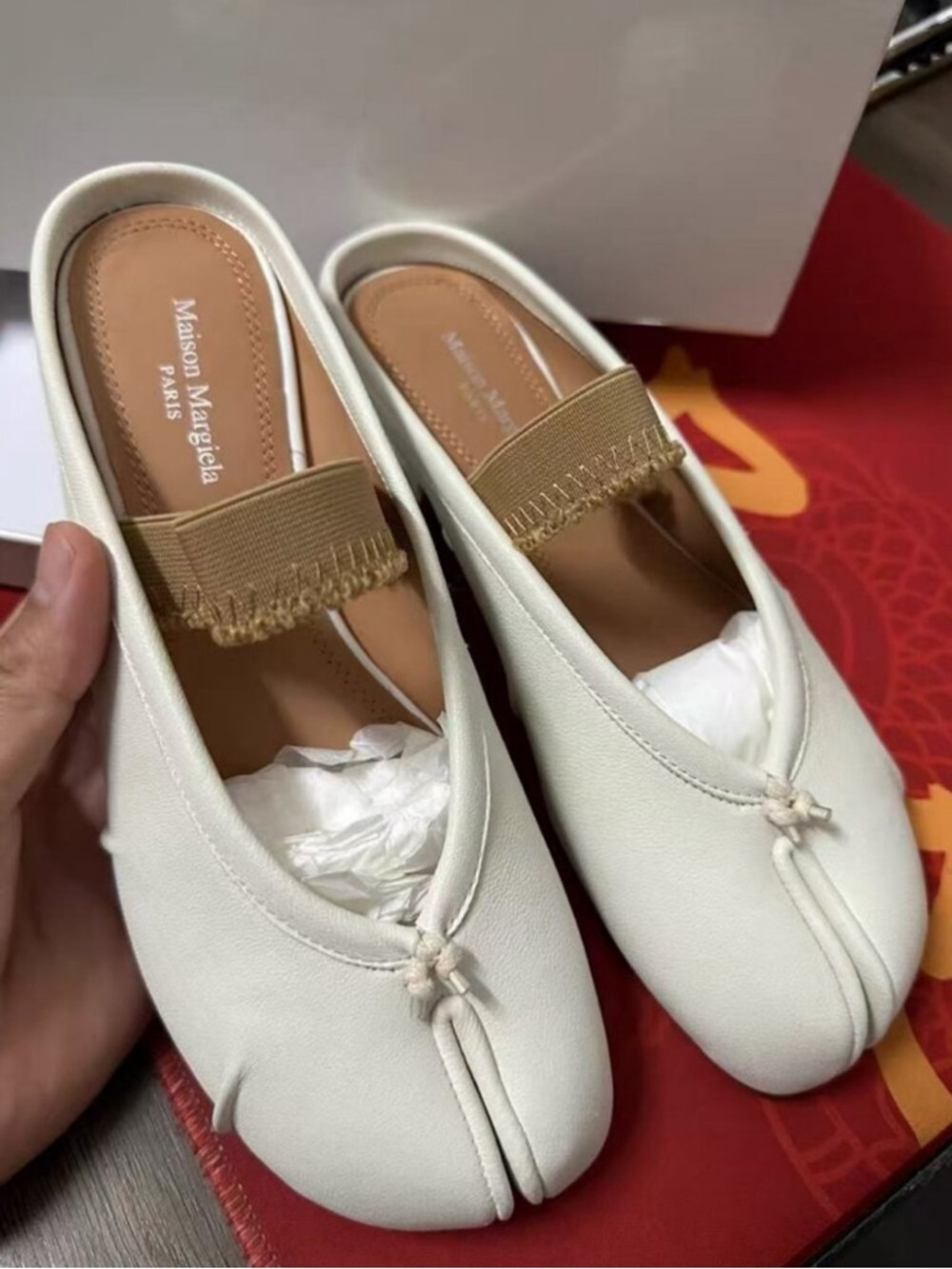 Maison Martin Margiela Cream Leather Tabi Slip-On Flats with Tan Strap - Picture 4 of 7